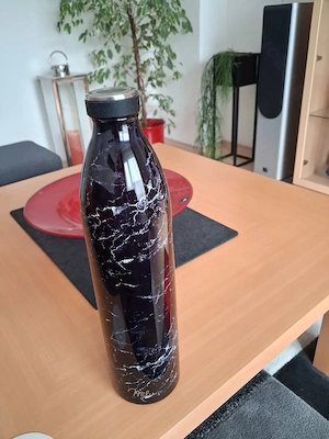 Trinkflasche aus metall 