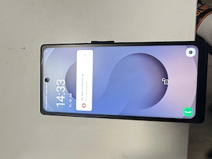 Neue handy mit karton 