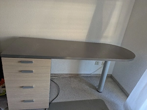 Schreibtisch 