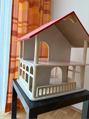 Großes Puppenhaus