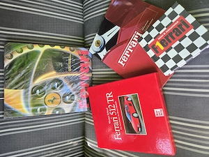 Ferrari bücher neuwertig 