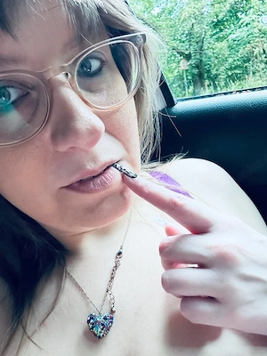 Ich war im Wald und habe mich im Auto mit mir alleine vergnügt 