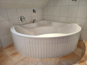 Eck-Badewanne 1,5m x 1,5m mit Duschkopf und Schlauch 1,5 (ohne Wandarmatur)