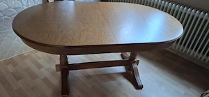 Rustikaler Holztisch, oval, Eiche, zu verschenken
