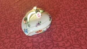Porzellanherzchen mit Deckel