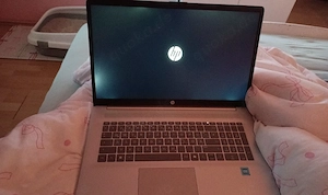 HP Notebook in elegantem Silber an. 