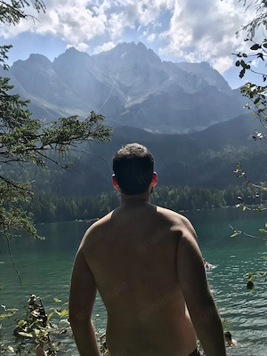 Suche Frau die mir gegen Geld ins Gesicht pinkelt