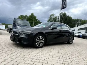 Mercedes-Benz A 180 DCT *LED Navi Leder Rückfahrkamera DAB*