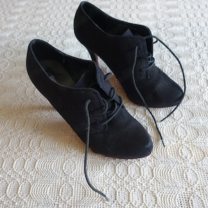 Damen - Pumps, Hochfront-Pumps, High Heels, Gr. 39,schwarz,wildlederartig