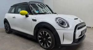 MINI Cooper SE Chester Pano HUD Navi LED KAM H/K 17