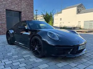Porsche 992 Carrera 4 S. Sport Design. 1 Hand