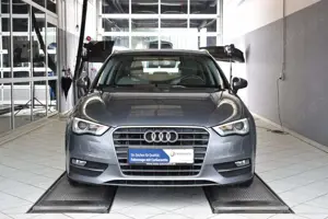 Audi A3 Sportback 2.0TDI Ambiente Teilleder* Xenon*PDC Bild 2