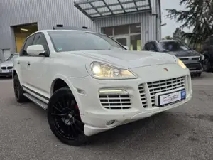 Porsche Cayenne CAYENNE TURBO*BOSE*PANO*LUFT*LEDER*3HAND*SH POR*