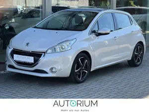 Peugeot 208 Allure NAVI PANO KLIMA LM TEMPO SZHZG MFL