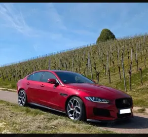 Jaguar XE S/ 3.0l V6 Komp./ Italien Racing Red/ Vollleder/ 63tkm