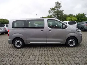 Opel Vivaro 2.0 D L2+Automatik+9-Sitzer+Klima vorne und im Fond mit Bedienung+Navi+PDC+Anhängerkuppl