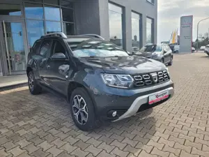 Dacia Duster II Celebration 4x4*1.Hand,360°Kamera,AHK*