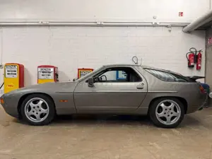 Porsche 928