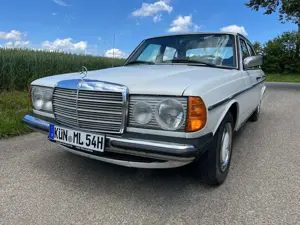 Mercedes-Benz 200 200D 1.Serie TÜV neu 200 Diesel Oldtimer Bambus