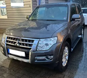 Mitsubishi Pajero Pajero 3.2 DI-D Automatik SUV-Star