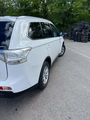 Mitsubishi Outlander 2.2 DI-D 4WD Aut. Top Bild 5