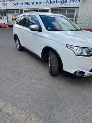 Mitsubishi Outlander 2.2 DI-D 4WD Aut. Top Bild 3