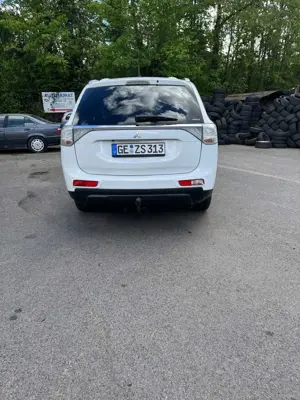 Mitsubishi Outlander 2.2 DI-D 4WD Aut. Top Bild 4