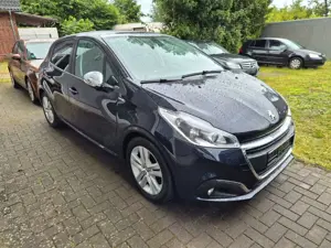 Peugeot 208 Style 1.6 Blue-HDI FAP.PDC.Klima.Panorama