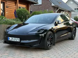 Tesla Model 3 Highland Performance AHK Schwarz / Schwarz