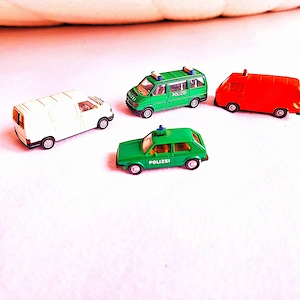 1:87 Wiking 4 VW Modelle ..3 Busse und 1 Golf Polizeiwagen