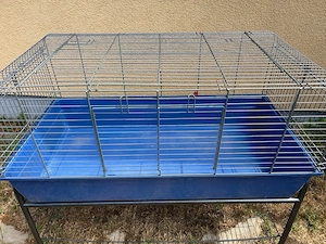 Kleintiergehege mit Untergestell