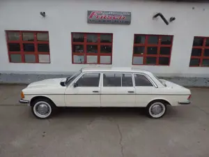 Mercedes-Benz 250 Pullmann,  6 Zylinder ,