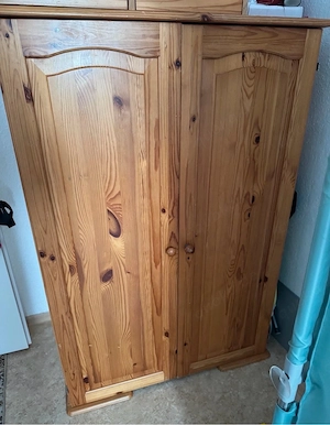 Kleiderschrank