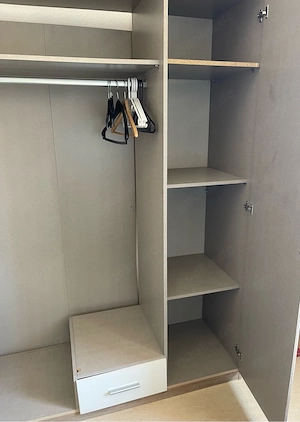 Schrank zu verkaufen 