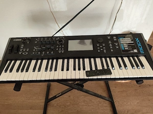 Synthesizer 
