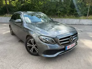 Mercedes-Benz E 300 d-MBUX-Multibeam-Distronic-Schiebedach-TOP
