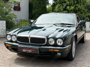 Jaguar XJ8 EXECUTIVE 3.2/Sehr Gepflegt/1 Hand/Historie/