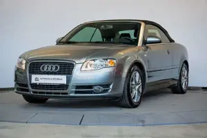 Audi A4 Cabriolet 2.0 TFSI Automatik PDC StzHzg