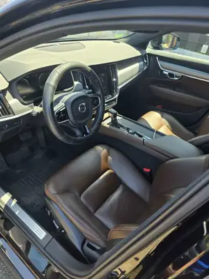 Volvo V90 D4 AWD Geartronic Momentum