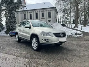 Volkswagen Tiguan Track  Field 4Motion/ AHK / TÜV+KD+ZR NEU