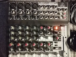 Behringer 1202 FX Mischpult mit Original Netzteil.