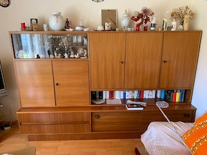 Wohnzimmerschrank