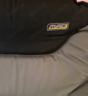 bequemer Angelstuhl mit verstellbaren Füßen 