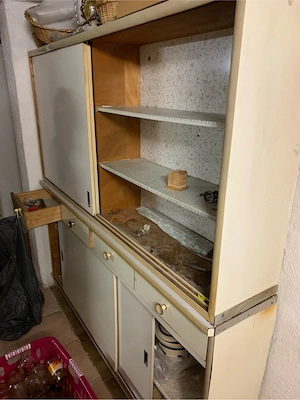 Schrank mit Schiebetüren 