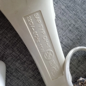 Massagegerät mit mehreren Aufsätzen abzugeben.