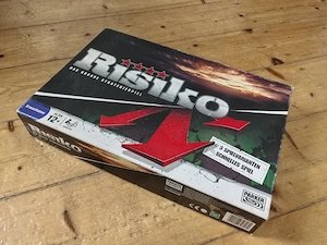 Hasbro Risiko DeLuxe Das Strategiespiel von Parker - 45086