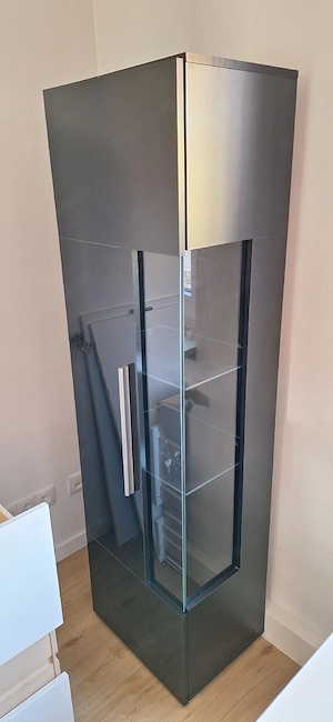 Vitrinenschrank