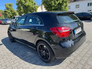 Mercedes-Benz A 220 Sport 4Matic Scheckheft u-frei Standheizung AHK SHZ Navi PDC Top Zustand 2.Hd