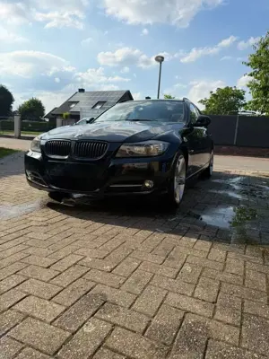 BMW 330 330d DPF Touring Aut. Edition Exclusive