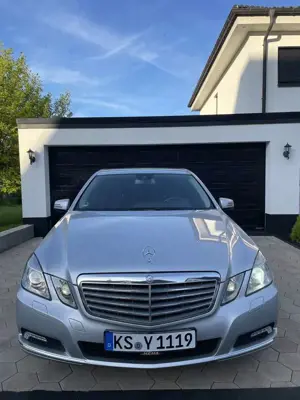 Mercedes-Benz E 220 CDI DPF BlueEFFICIENCY Automatik